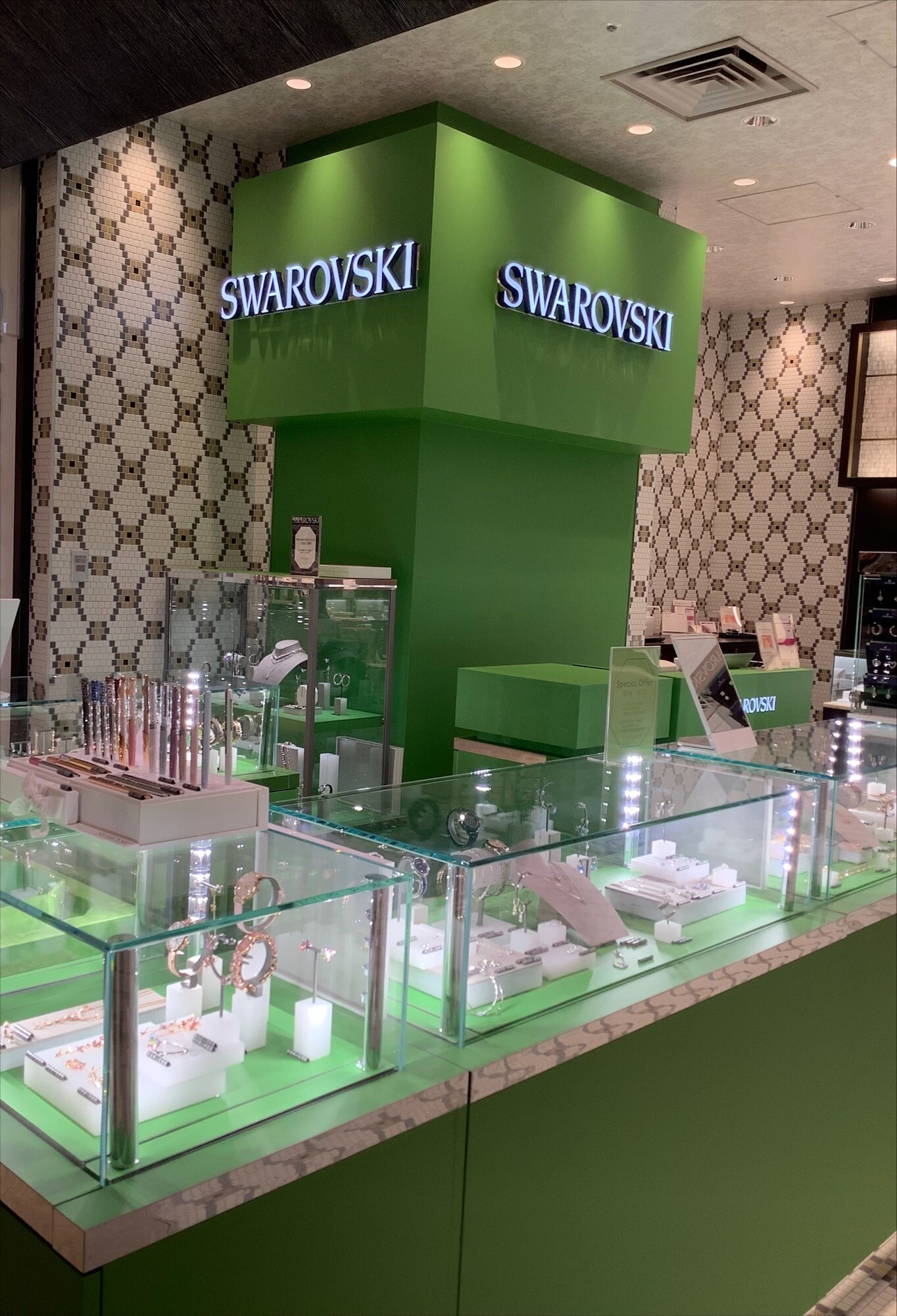 SWAROVSKI|リニューアルオープン| 渋谷スクランブルスクエア 東急