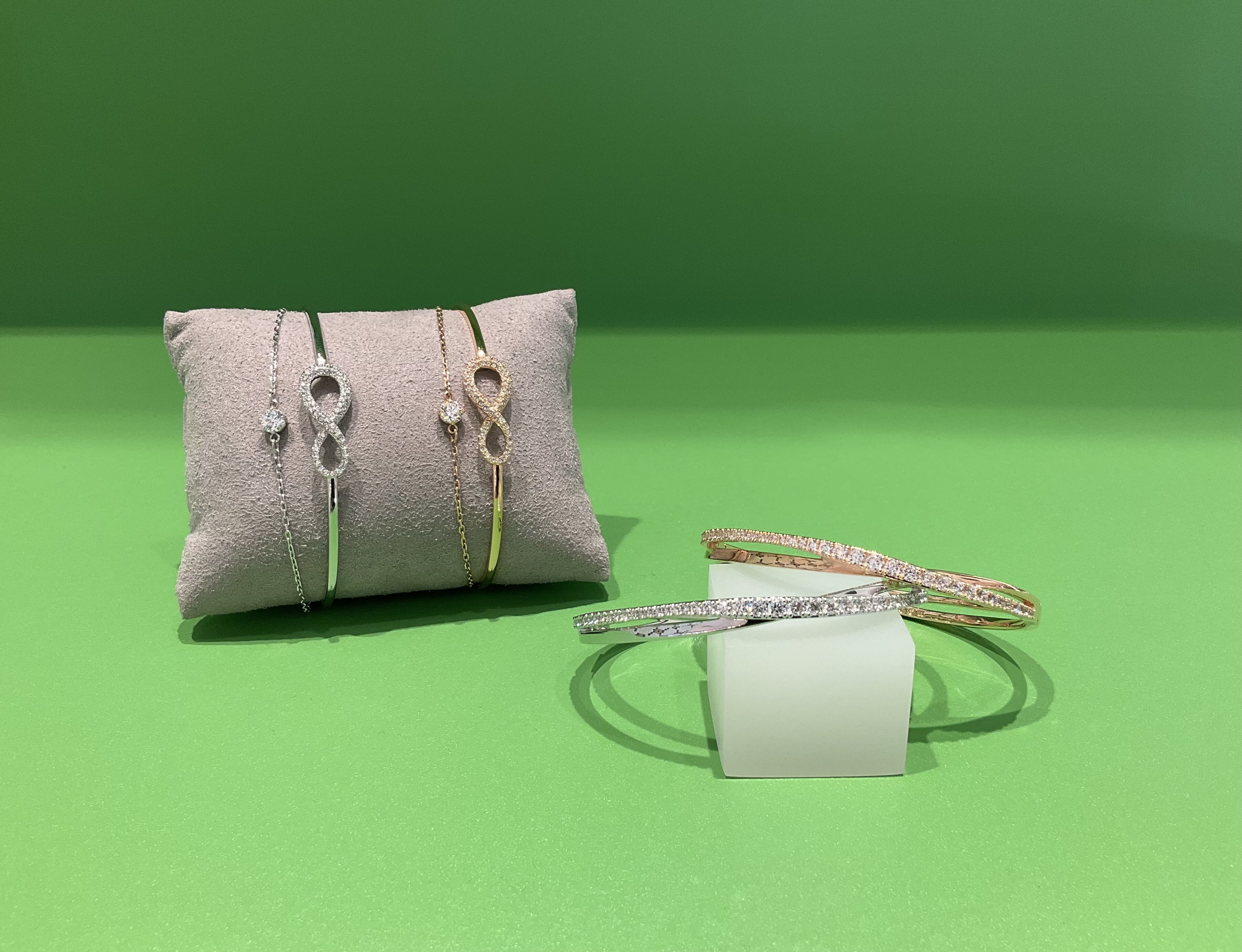 SWAROVSKI|【Bracelet＆Bangle】| 渋谷スクランブルスクエア 東急百貨店プロデュースショップ