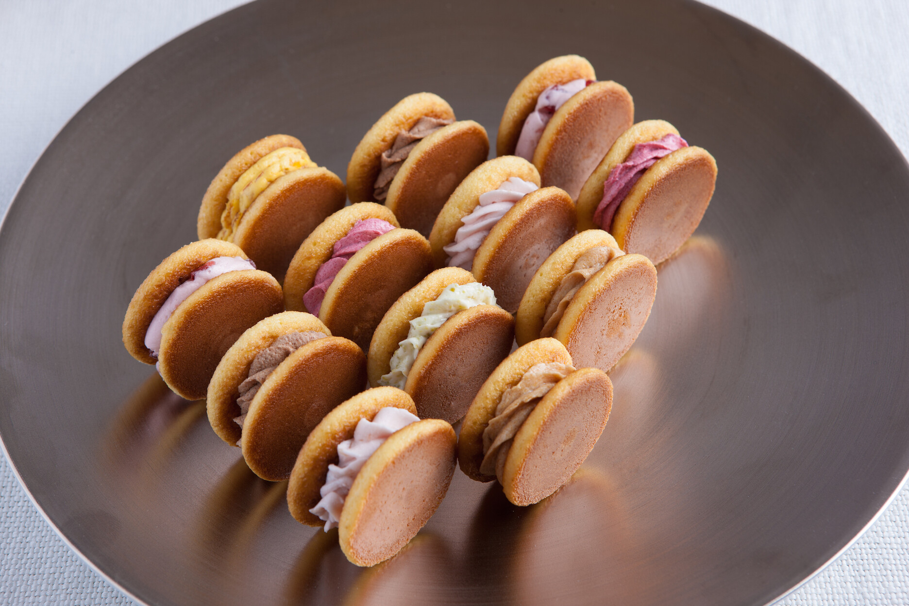 apple & roses|関東初出店！ 渋谷スクランブルスクエア新発売 マカロン