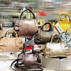 【MEDINILLA】
中サイズ
¥46,200➔¥32,340(税込)
¥51,700➔¥36,190(税込)…メタリックカラー
小サイズ
¥40,700➔¥20,350(税込)
¥50,600➔¥25,300(税込)…メタリックカラー