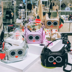 カラーは4色
定番のBLACKとBEIGEは安定で絶対的な安心感!!
爽やかなGREENと春のお花のようなカラーのPURPLEは心躍るカラーに仕上がってます!