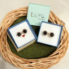 パールサングラス
￥15,400（税抜￥14,000)

パールサングラス＋リップ
￥16,400（税抜￥15,000）