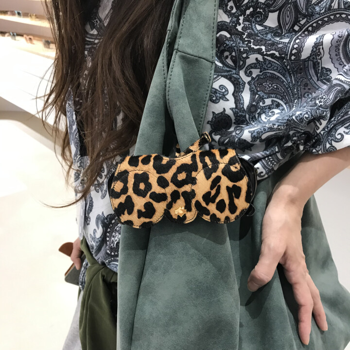 ボヘミアーンな感じ。ストラップで取付けも簡単です!