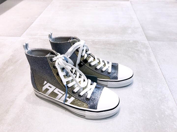 【商品名】ASHスニーカー
【品番、品名】132977 GLOVER
【価格】〈税込〉26,400円
【カラー】ブルー
【サイズ】35〜39