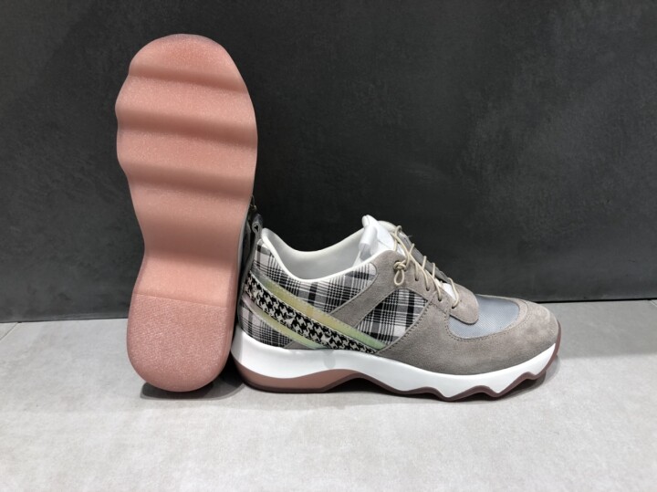 【商品名】DCスニーカー
【品番】864121
【カラー】GYS/C
【価格】(税込)41,800円
【サイズ】35〜39