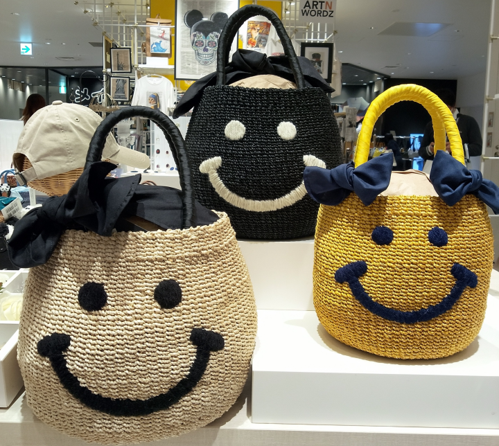 スマイル単色かごバッグ
3色展開
BLACK/BLEACH/YELLOW

大￥20,900（in TAX）
小￥18,700（in TAX）