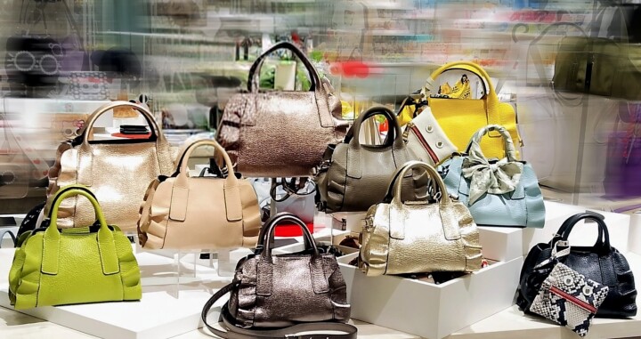 【MEDINILLA】
中サイズ
¥46,200➔¥32,340(税込)
¥51,700➔¥36,190(税込)…メタリックカラー
小サイズ
¥40,700➔¥20,350(税込)
¥50,600➔¥25,300(税込)…メタリックカラー
