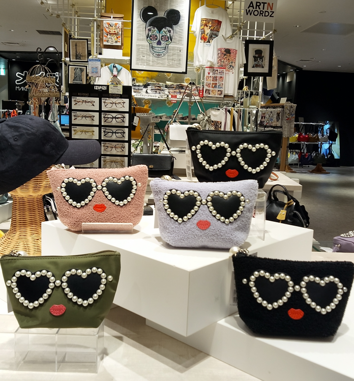 パイル生地と
ナイロン生地のポーチ✨️