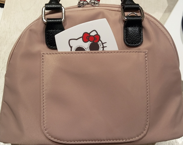 お顔の反対側にはポケットも!