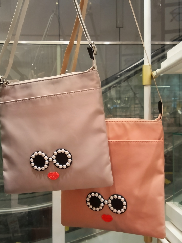 人気のサコッシュも入荷！