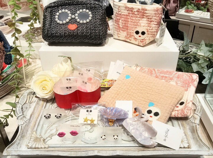ピアスもリップ新色と
スターが仲間入り!