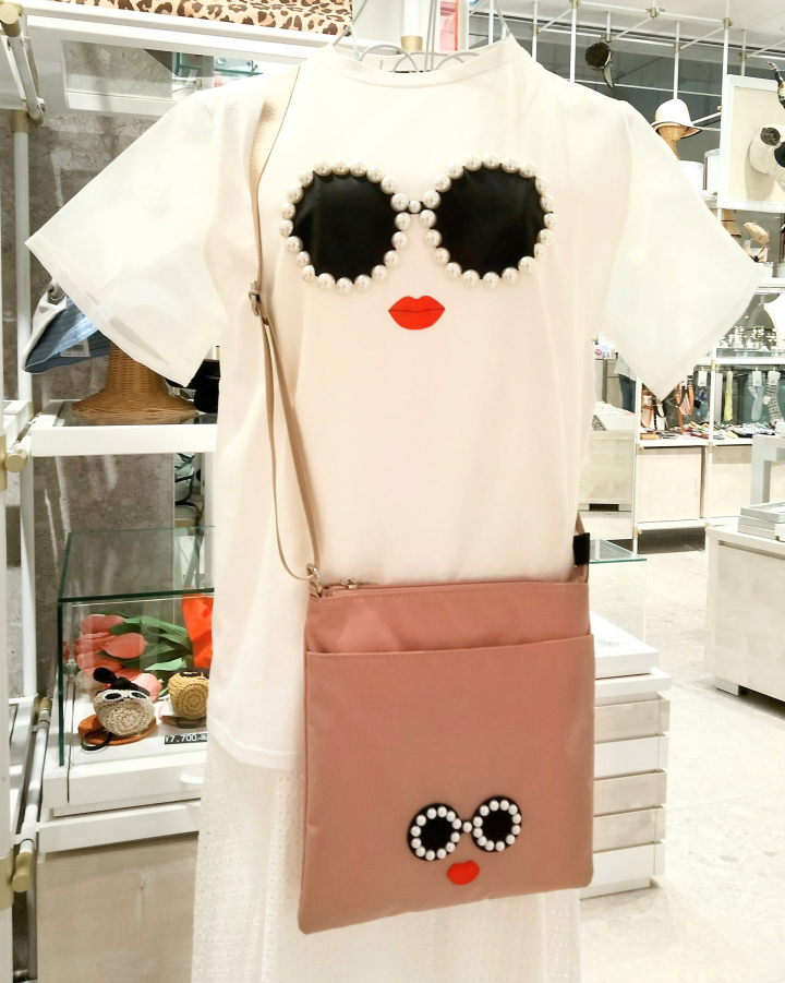 パールサングラスT-シャツ
20%off
￥11,000➔￥8,800(in TAX)