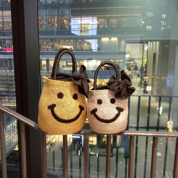 【サイズ】
大…W 25×H24
小…W20×H20

【color】
SILVER
GOLD

【price】
大…¥23,100(¥21,000)
小…¥19,800(¥18,000)