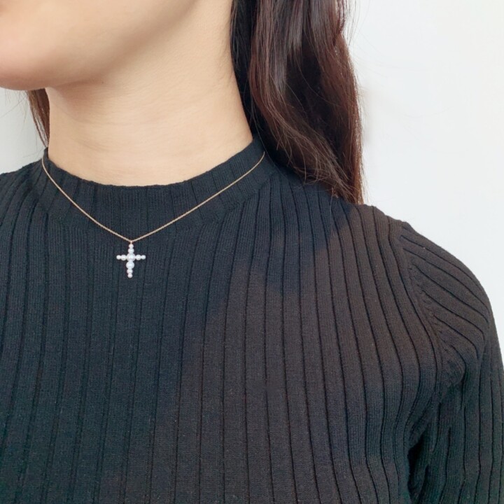 Petite Fellini Croix necklace
【価格】¥93,500
【素材】K14YG、淡水パール