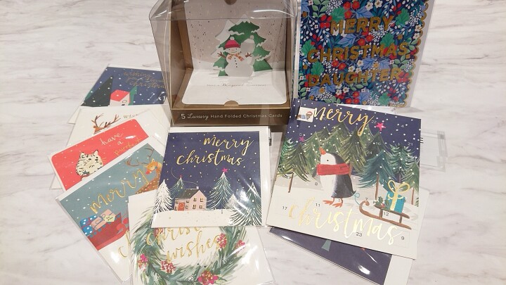 クリスマスカード(左)
￥440～(税込)
立体クリスマスメッセージ(中央)
￥1,870～(税込)
アドベント クリスマスカード(右)
￥748～(税込)