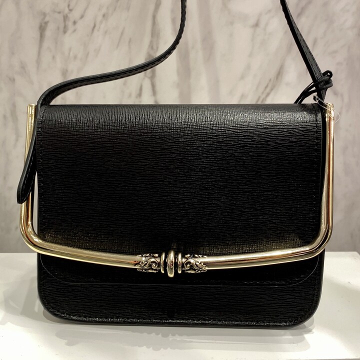 〈L'AUTRE CHOSE(ロートルショーズ )〉
型番:LBK010
カラー:ブラック
価格:40,700円(税込)