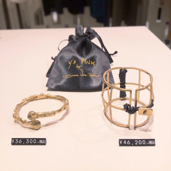 バングル(左) ¥36,300 (税込)
バングル(右) ¥46,200 (税込)