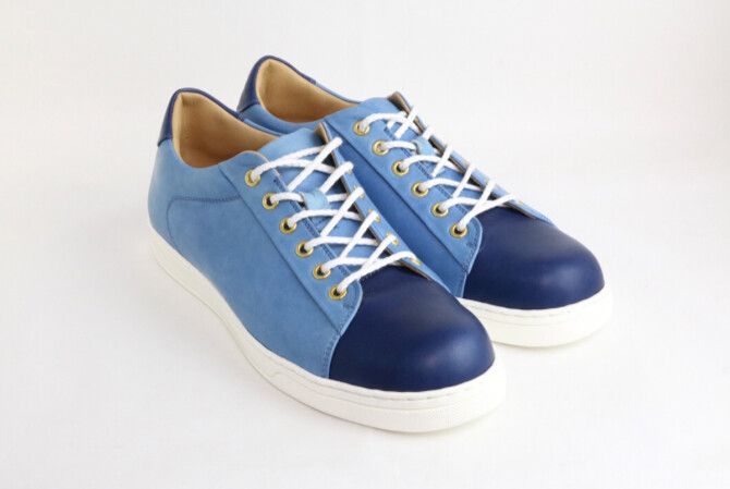 Women’s SUKUMO Leather Sneakers
Color: ai(藍)、asagi(浅葱)、ai / asagi(藍/浅葱)
Size: 34, 35, 36, 37, 38, 39
Price: ¥88,000 (税込)