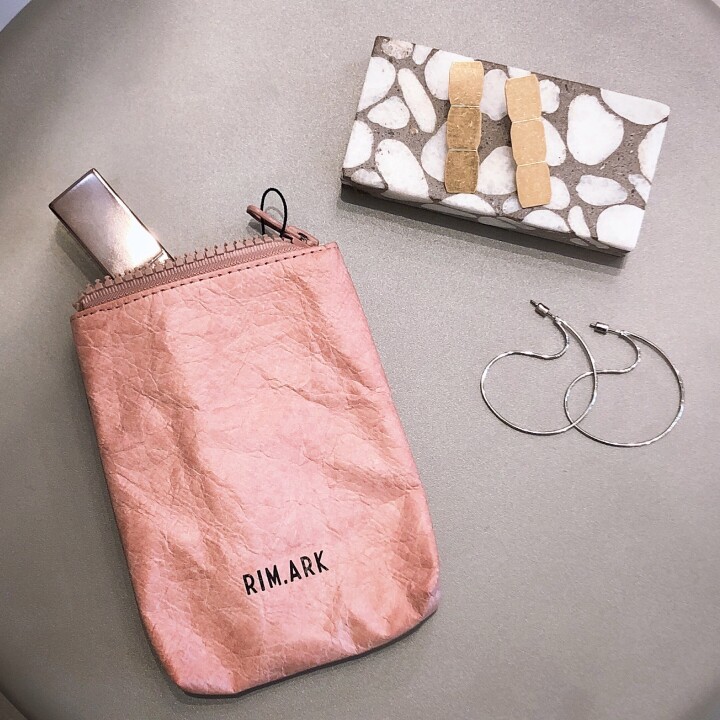 Paper like mini pouch
¥2,750 (税込)
Flat thin plate pierce
¥4,950 (税込)
Deformation circle pierce
¥4,950(税込)