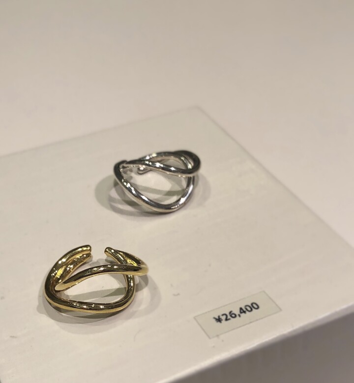 リングとしても使える
大人気のイヤーカフ
- AROM.