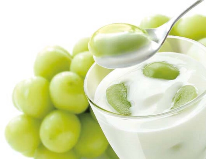 シャインマスカットの果実入りヨーグルト
562円